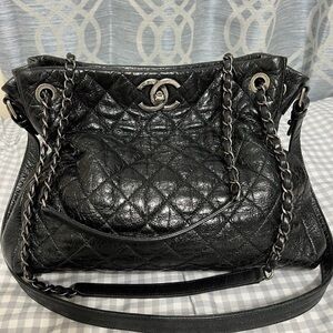 Chanel Quilted Black CC Turnlock Chain Leather Shoulder Hobo Bag with Pouch